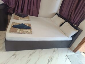 笔记本电脑工作区、免费 WiFi