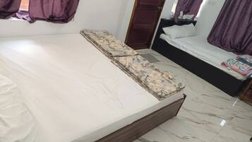 Laptop workspace, free WiFi