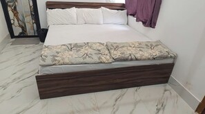 Laptop workspace, free WiFi - Silver Sand Beach Homestay (Bhatkal)