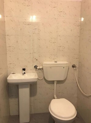 Bathroom - Silver Sand Beach Homestay (Bhatkal)