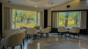 Bar (on property) - Syna Jungle Resort - Shahdar (Katni)