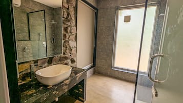Villa, Garden View | Bathroom | Shower, free toiletries, hair dryer, towels