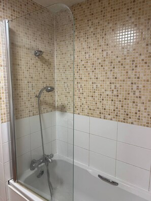 Shared Dormitory, 1 Bedroom | Bathroom - Room-escape to Serenity Away From Home (Maidstone)