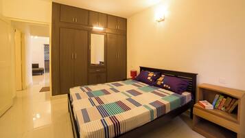 Iron/ironing board, WiFi, bed sheets