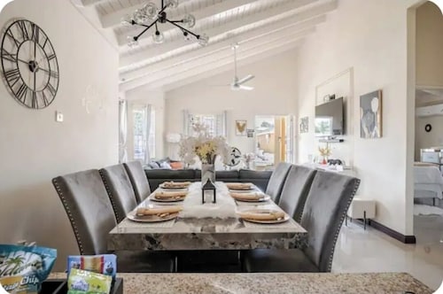 Charming 2-bedroom house with AC in amazing Old Harbour to relax and enjoy .