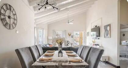 Charming 2-bedroom house with AC in amazing Old Harbour to relax and enjoy .