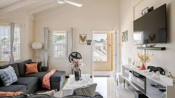 Smart TV, fireplace, stereo