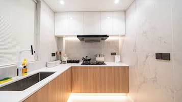 豪華公寓 | 私人廚房 | 大型雪櫃/冰箱、爐具、廚房用具/餐具/器皿、清潔用品