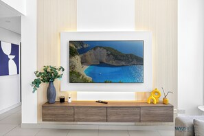 65-inch Smart TV with digital channels, Netflix, streaming services - Upscale 1BR Loft Walk to Burj & Mall (Dubai)