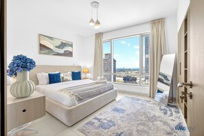 Standard Apartment, City View - Upscale 1BR Loft Walk to Burj & Mall (Dubai)