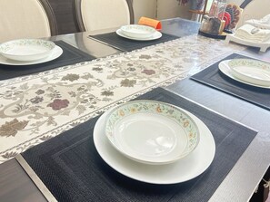Unclassified image, 5 of 9, button - Luxury & Spacious House Near Coquitlam Town Centre (Coquitlam)