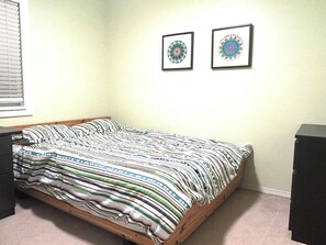2 bedrooms, Internet, bed sheets - Luxury & Spacious House Near Coquitlam Town Centre (Coquitlam)