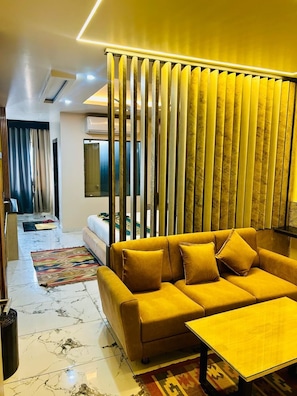 Grand Room - The Hotel Emerald (Nandapur)