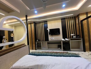 Room - The Hotel Emerald (Nandapur)