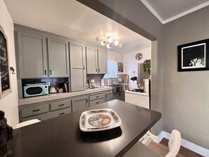 Mikrobølgeovn, ovn og kokeplater