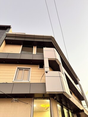 واجهة المنشأة