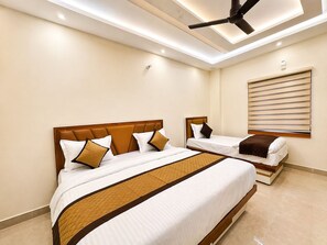 Superior Room | Soundproofing, bed sheets - Hotel R.K. Palace near Banke Bihari Temple (Vrindavan)
