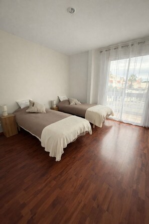 2 Schlafzimmer, Bügeleisen/Bügelbrett, kostenloses WLAN, Bettwäsche