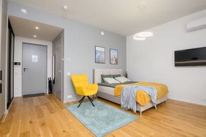 1 habitación, tabla de planchar con plancha, wifi y ropa de cama 