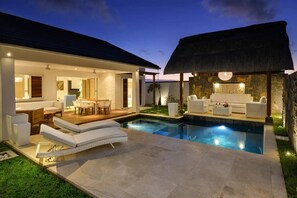 Pool - Superb upscale villa in Grand Baie in a gated community (Grand Baie)