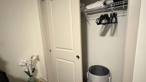 Unclassified image, 4 of 16, button - 2bed2bath Apartment Located In Downtown Baltimor Area Nice & Cozy (Baltimore)