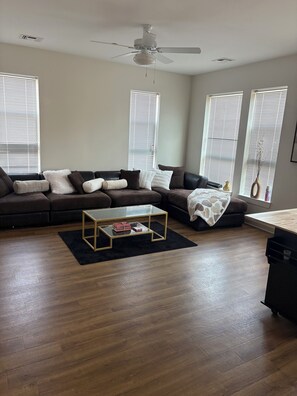 TV - 2bed2bath Apartment Located In Downtown Baltimor Area Nice & Cozy (Baltimore)