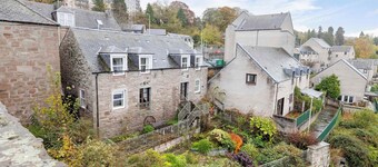 4 Bed Main Door House w/ Beautiful River Views