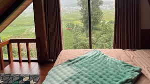 Deluxe Villa, Mountain View | WiFi (free), bed sheets - Padangsari Cabin House (Dieng Kulon)