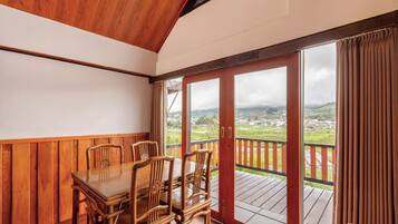 Villa – deluxe, fjellutsikt | Spisestue