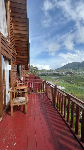 Terrace/patio - Padangsari Cabin House (Dieng Kulon)