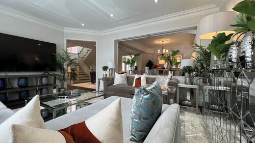 Executive Luxury Stay | Corporate Paradise in South Richvale