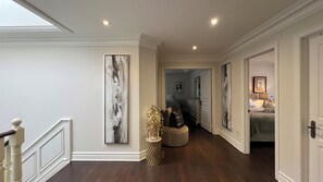 5 makuuhuonetta, silitysrauta/-lauta, ilmainen Wi-Fi, vuodevaatteet