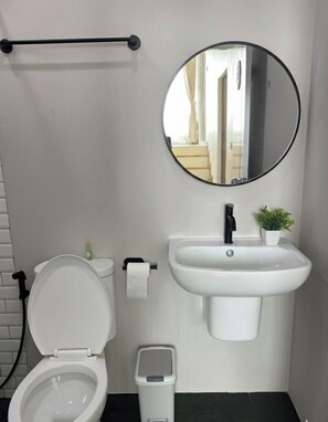 Shower, towels, soap - HOUSE NO.89 (Chiang Mai)