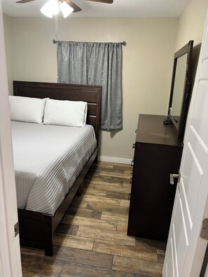 3 bedrooms, iron/ironing board, WiFi, bed sheets - Your Home Away From Home (Mesquite)
