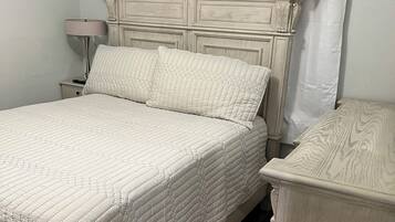 3 makuuhuonetta, silitysrauta/-lauta, Wi-Fi, vuodevaatteet