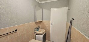 House, 3 Bedrooms, Smoking | Bathroom - Moutain Ridge Lux Stay (Rustenburg)