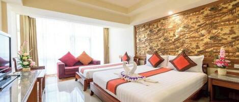 Deluxe driepersoonskamer | Luxe beddengoed, gratis wifi, beddengoed