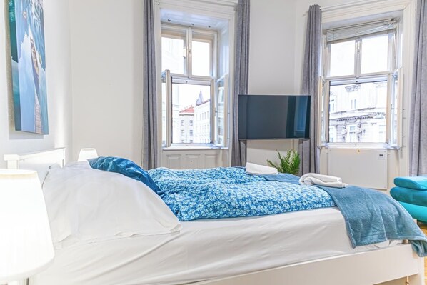 Apartamento básico | Ferros/tábuas de passar roupa, Wi-Fi de cortesia