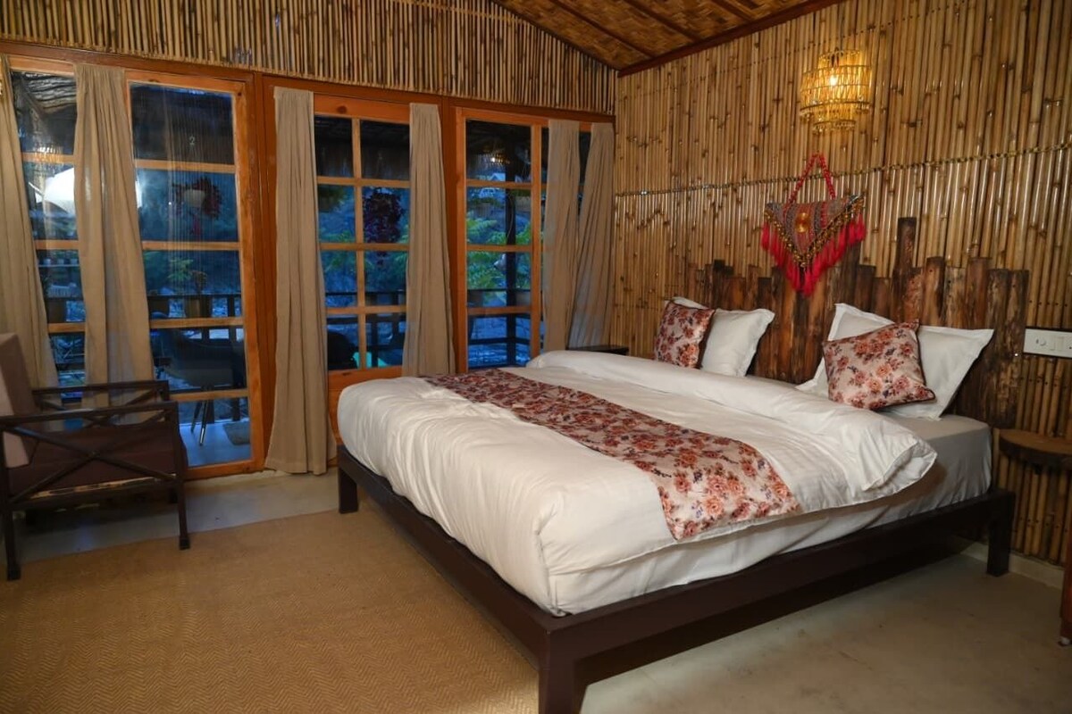Deluxe Cottage | Premium bedding, memory foam beds, rollaway beds (surcharge)
