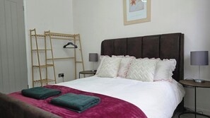 2 Schlafzimmer, Schreibtisch, Bügeleisen/Bügelbrett, kostenloses WLAN