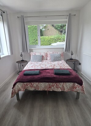 2 bedrooms, desk, iron/ironing board, free WiFi
