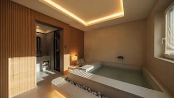 Signature Suite | Private spa tub