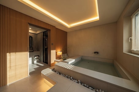Signature Suite | Private spa tub. ONSHIMJAE