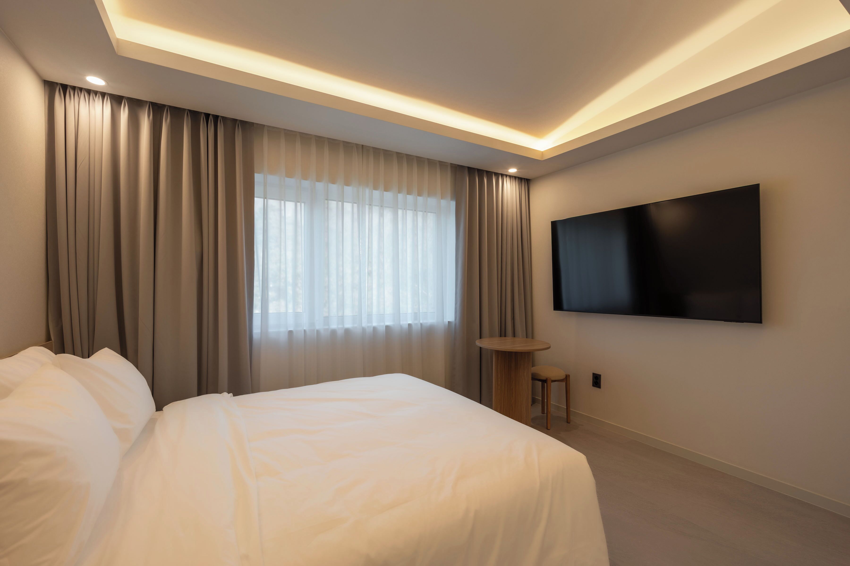 Ropa de cama de alta calidad, escritorio, wifi gratis y ropa de cama 