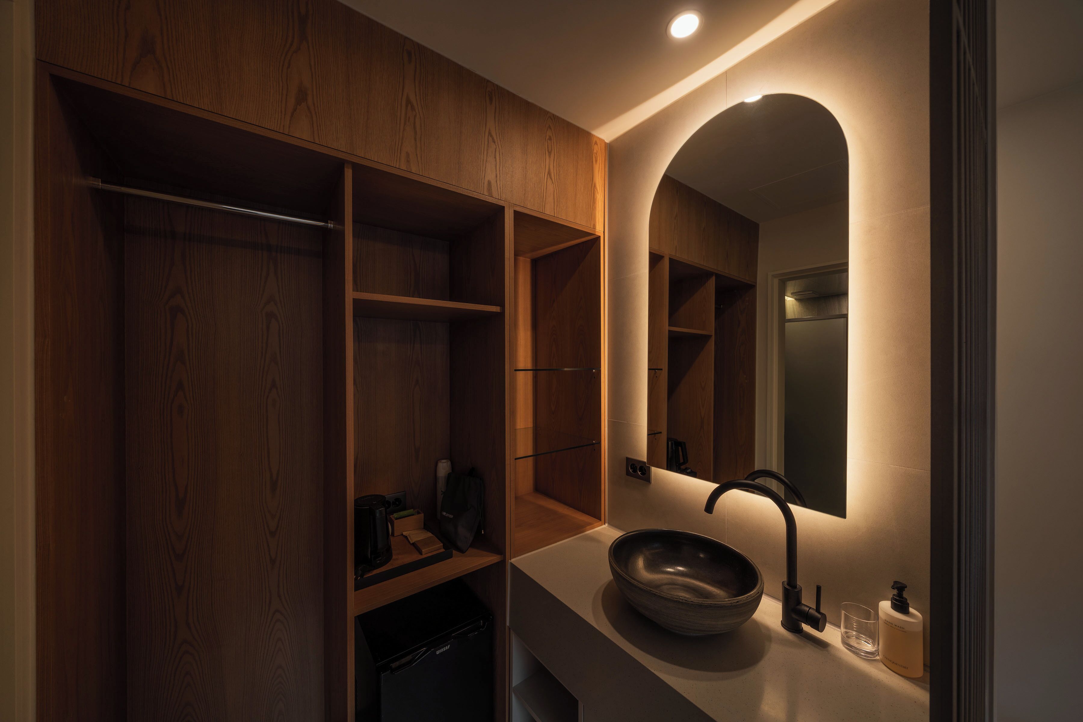 Premier Suite | Bathroom | Hair dryer, towels, soap, shampoo