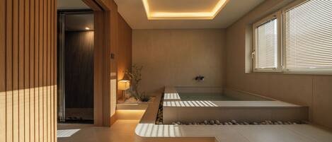 Signature Suite | Private spa tub