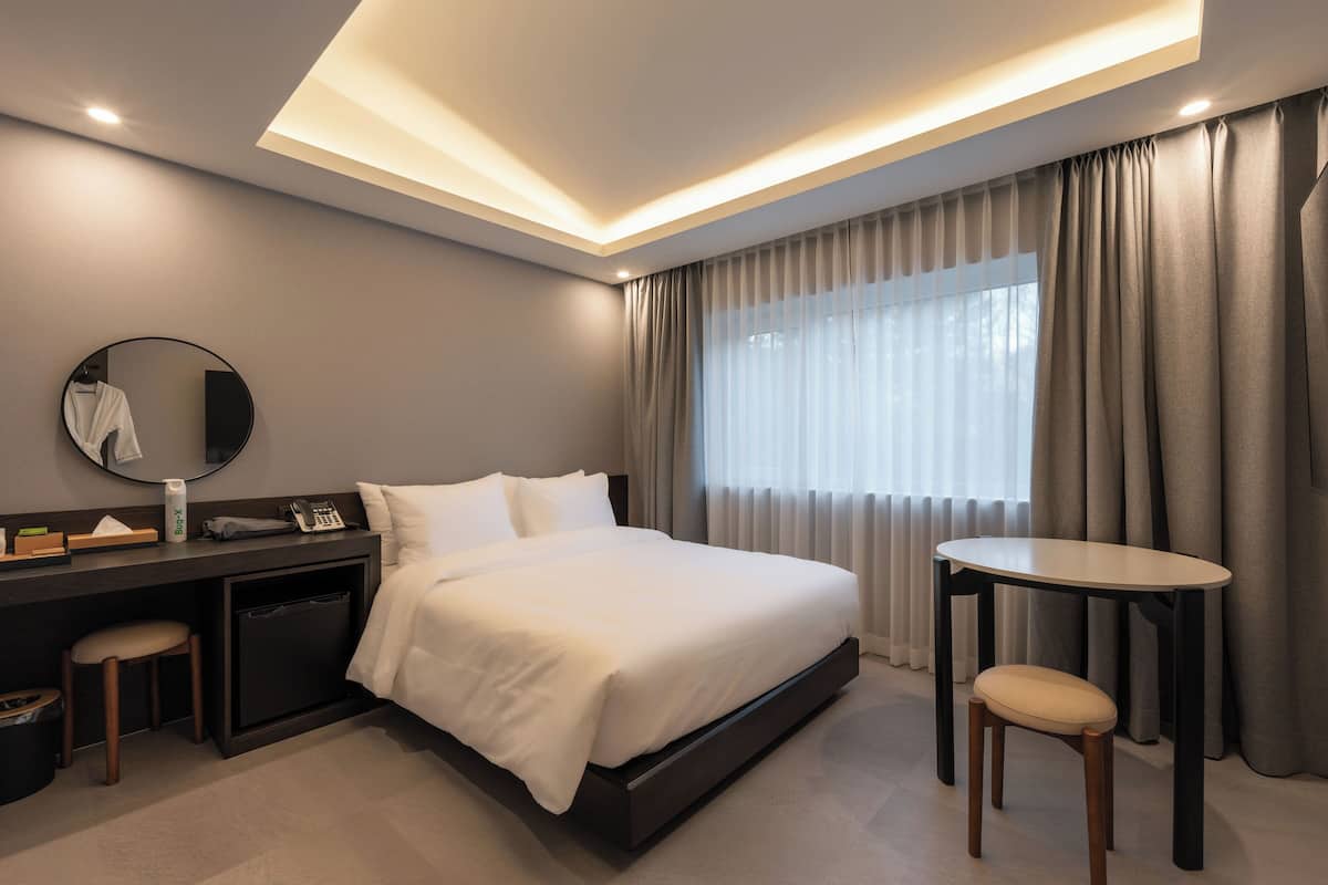 Standard Double Room | Desk, free WiFi