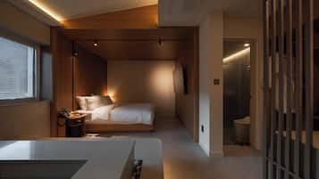 Premier Suite | Desk, free WiFi