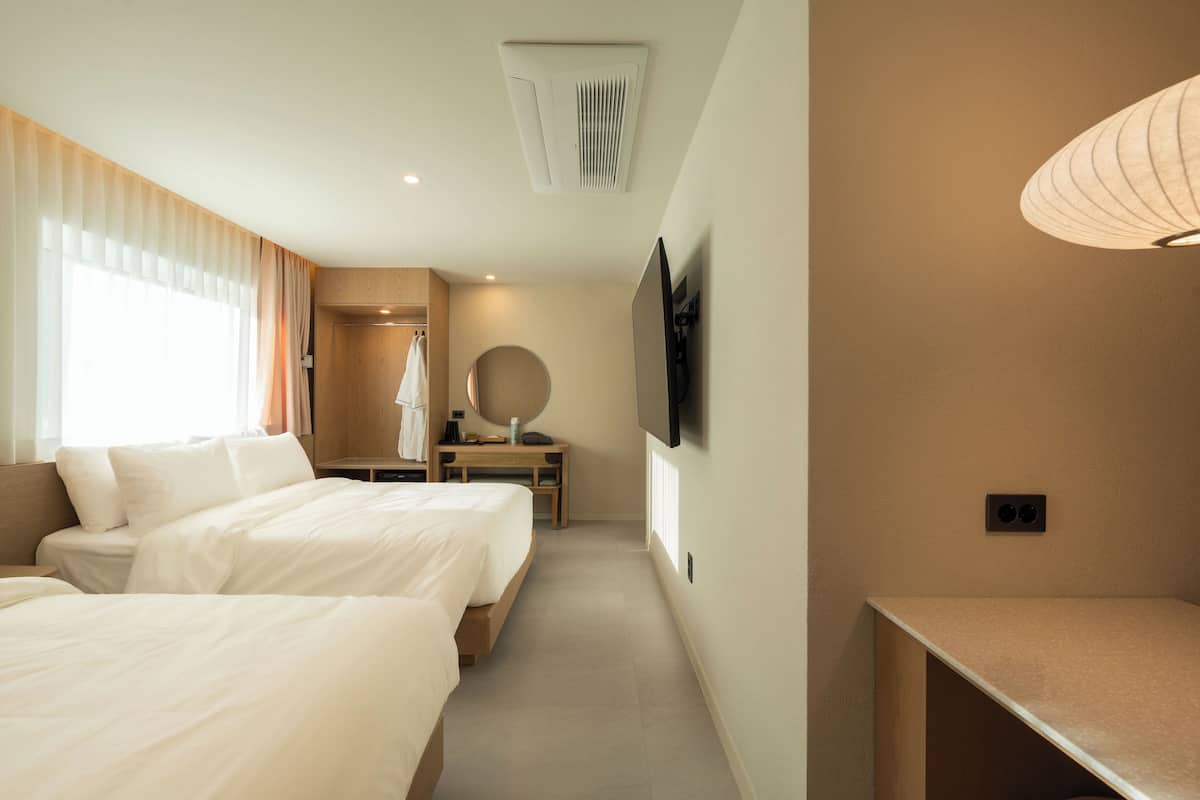 Family Suite | Desk, free WiFi