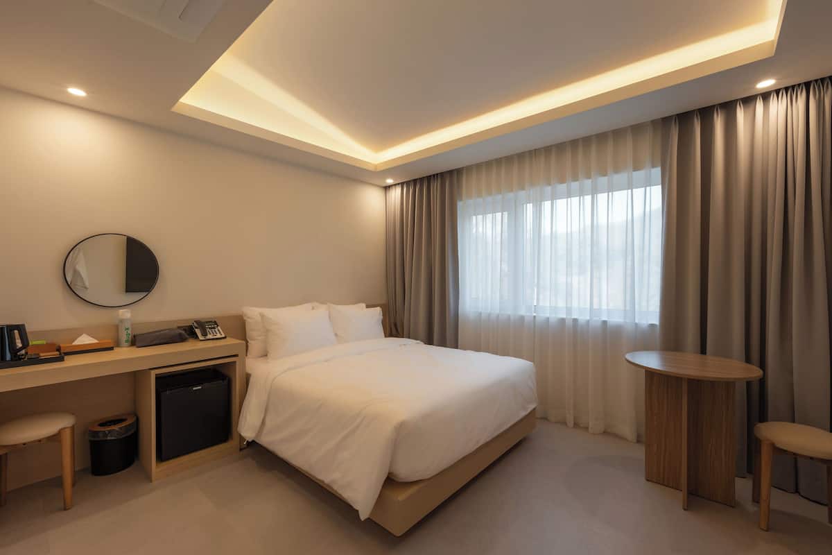 Standard Double Room | Premium bedding, desk, WiFi (free), bed sheets